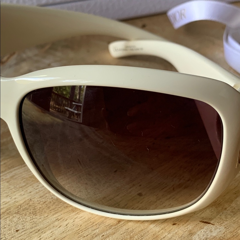 DIOR Cream Sunglasses with Gold Accent - Picture 9 of 13